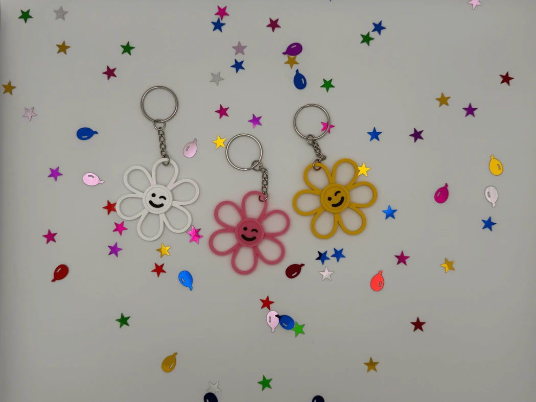 3D Printed Smiley Daisy Keychain