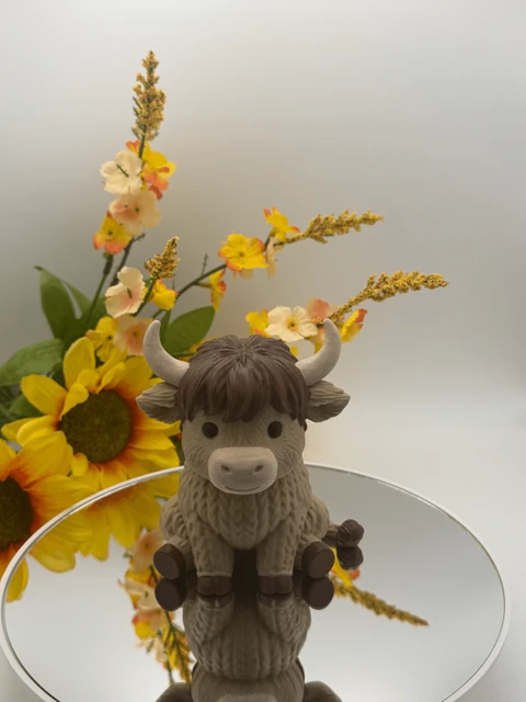 Cute Highland Cow Figure - 3D Printed PLA Decor